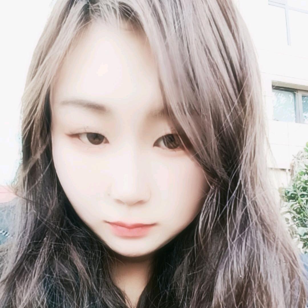 嵩山脚下卖登山杖的小姐姐