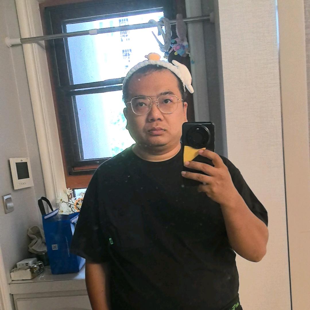 骑摩托的老五