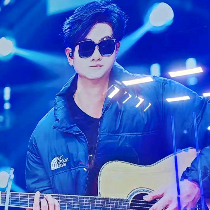 主播雪狼（破2000粉）