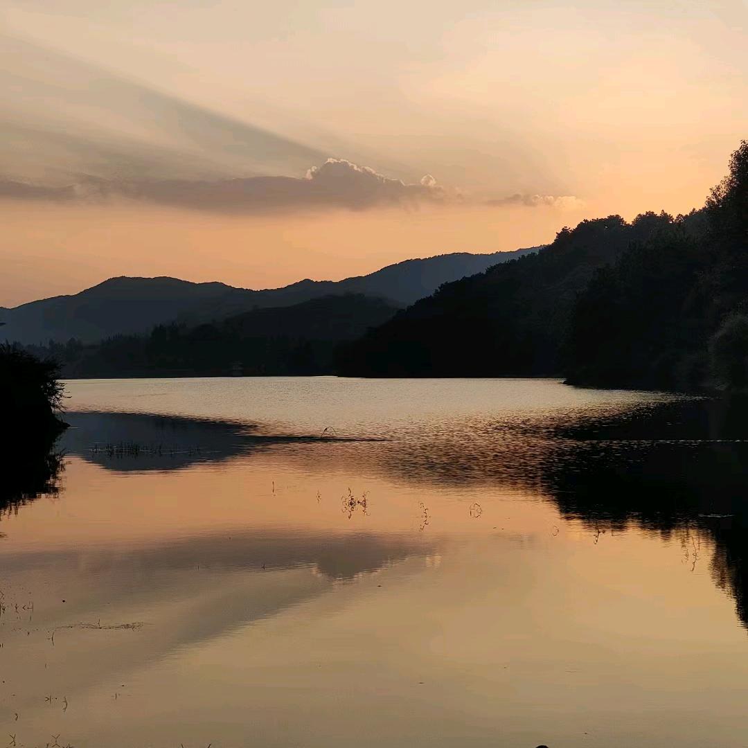 妈妈说名字取太长会有傻子在心里跟着念