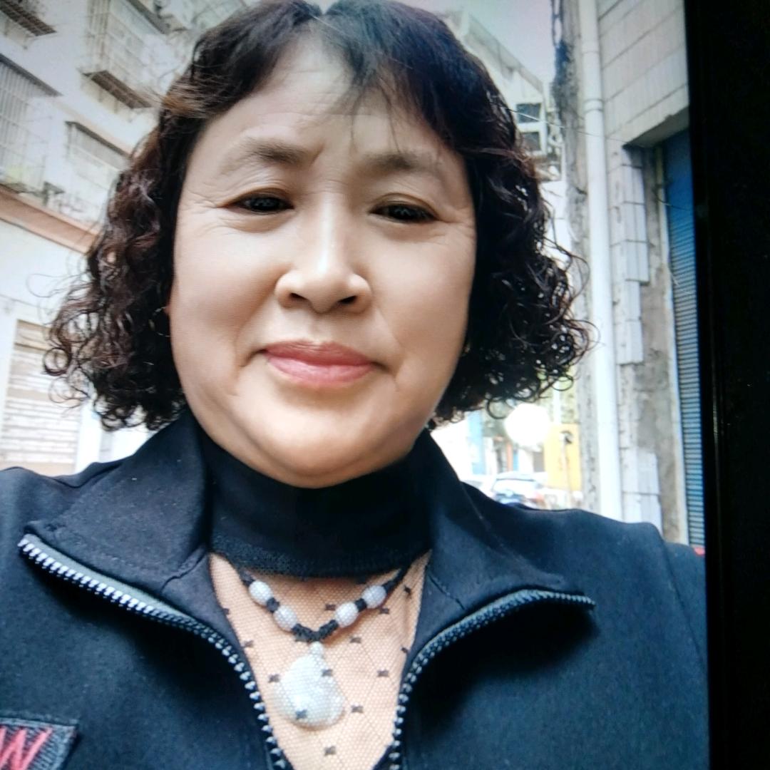 幸福一家人，邓二姐做在郭家铁厂街