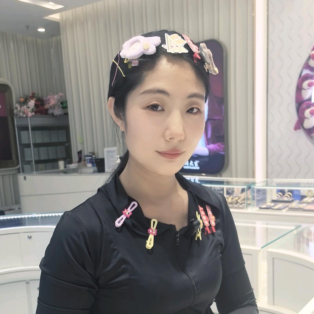 沧州吾悦广场周大生、小蕾