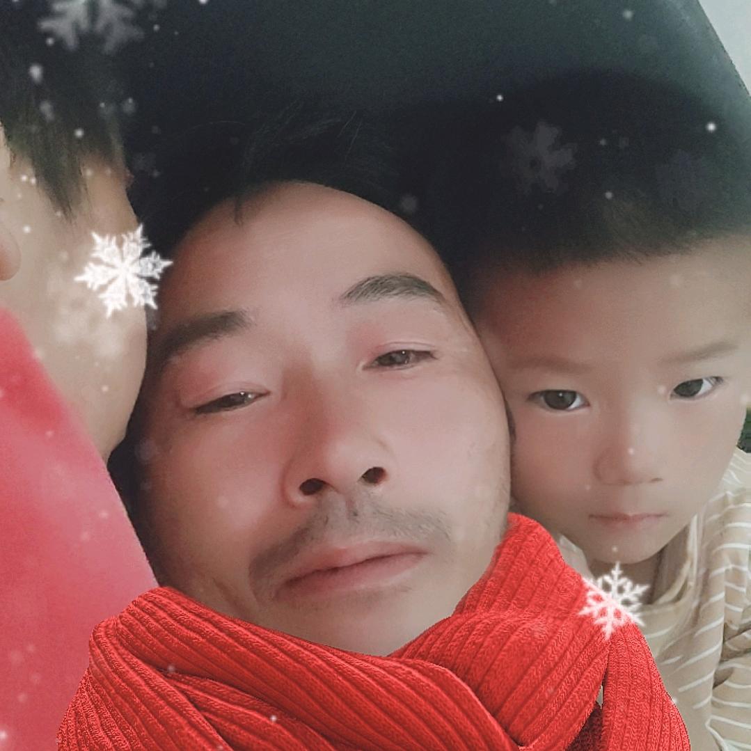 阿龙。