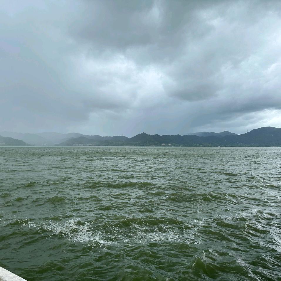 夏雨微凉
