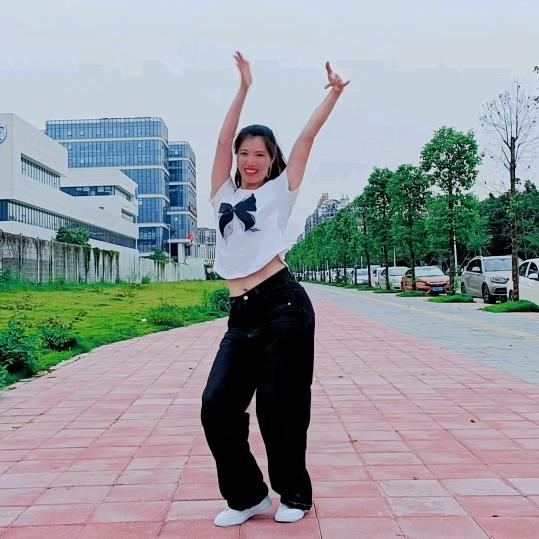 静静《冷水姐妹花》