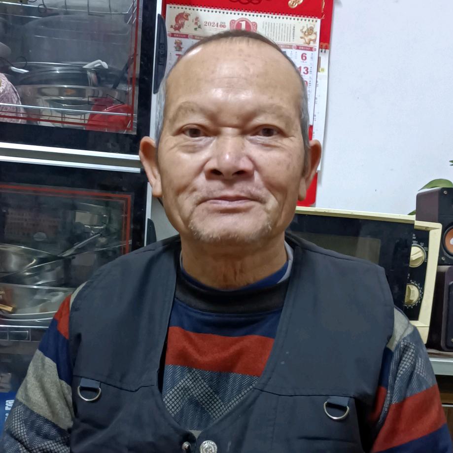 自给自足的老人