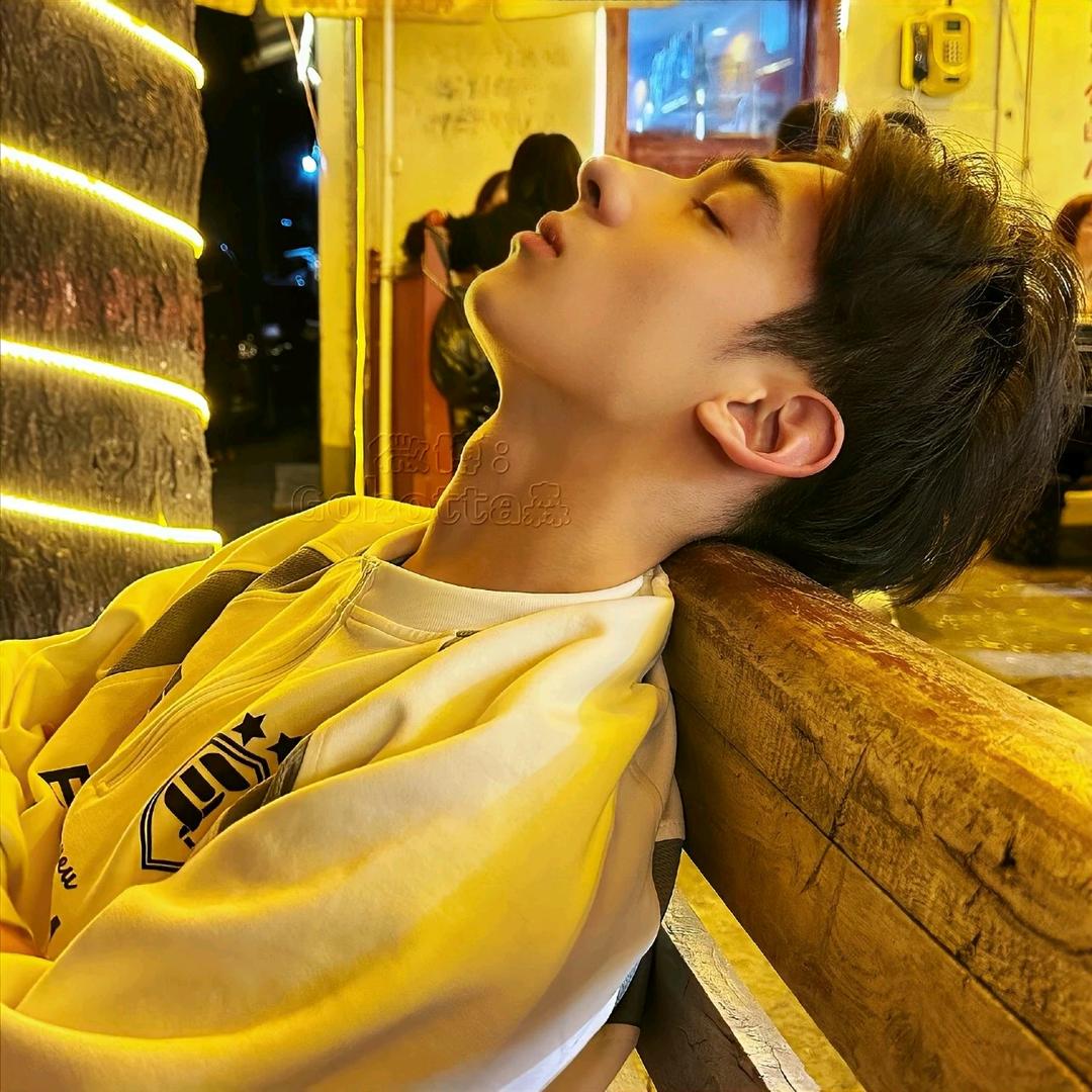 薛定谔听着薛之谦的歌买着钟（忠）薛高