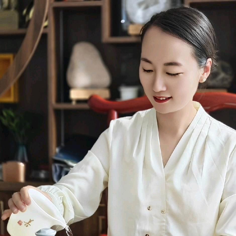 胡林丽~德尔地板