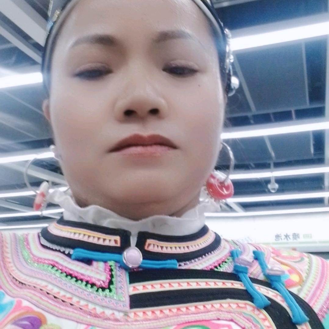 微笑面对明天。龙昌珍。