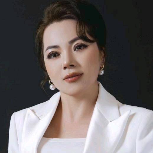 服装 设计师 古丽茹鲜 老师