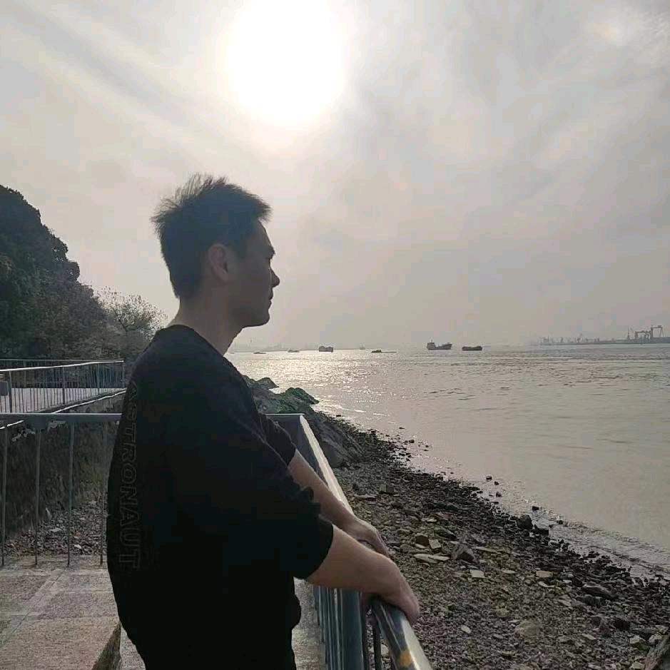 开朗动的小殷