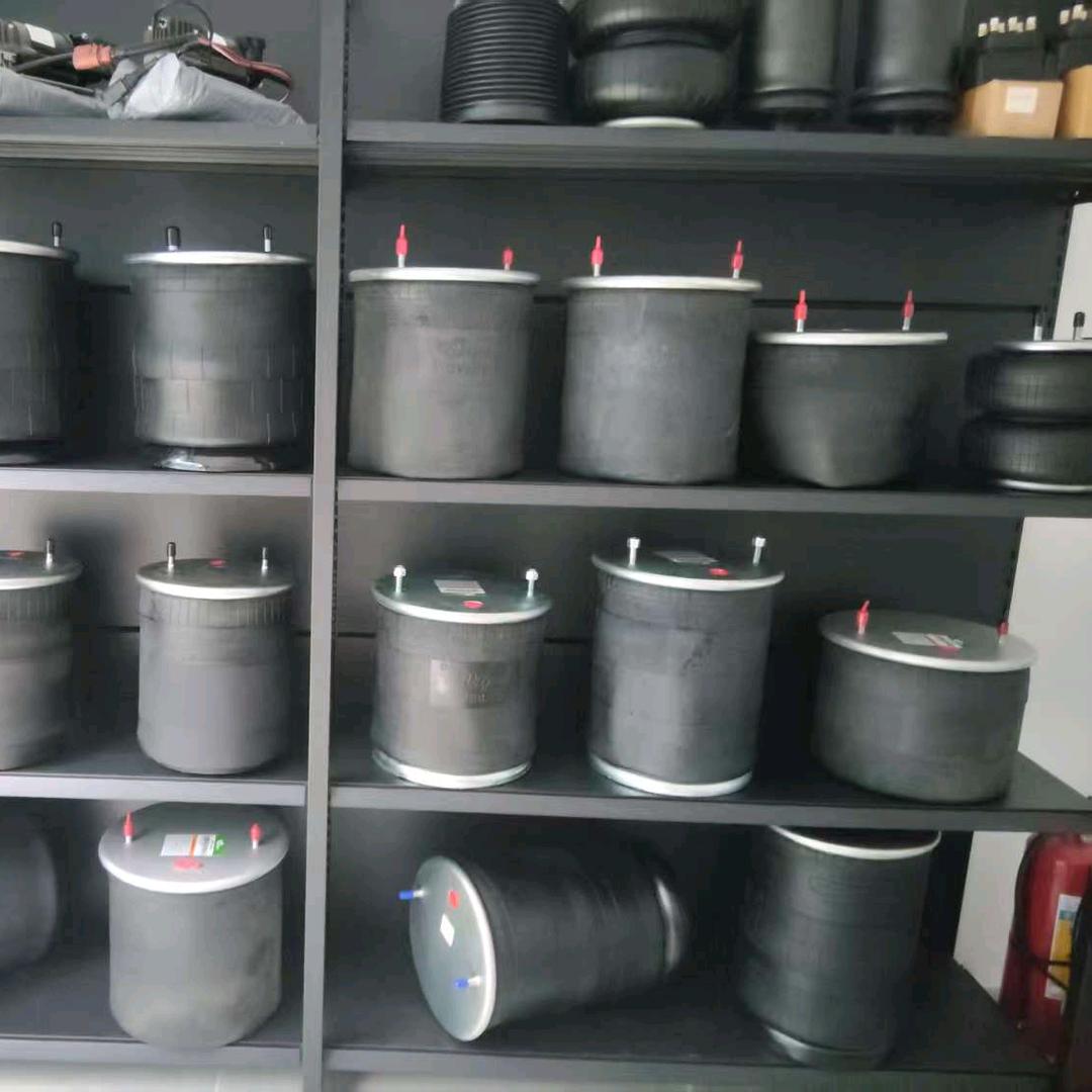 卖气囊的小女孩儿