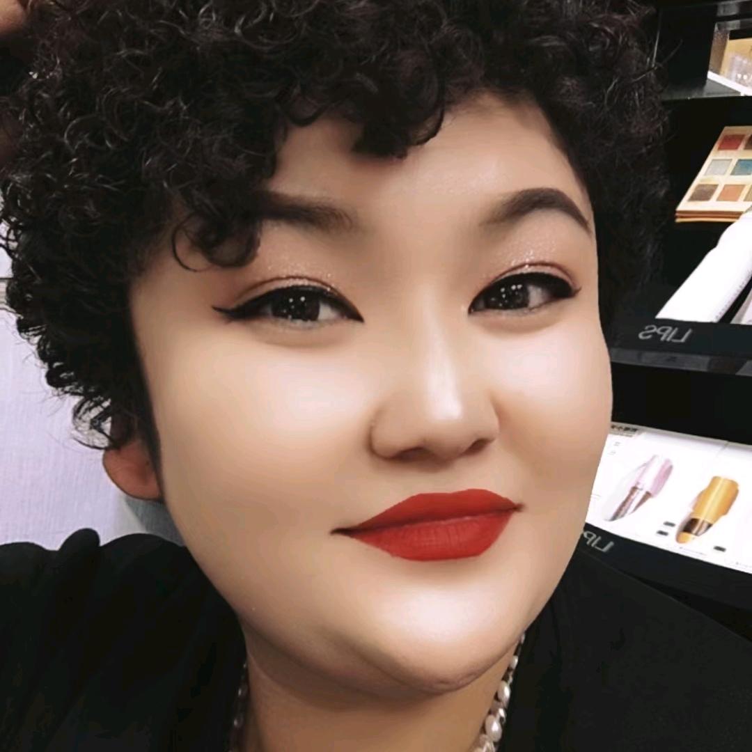 七彩彩妆①AYNUR 铁匠的女儿