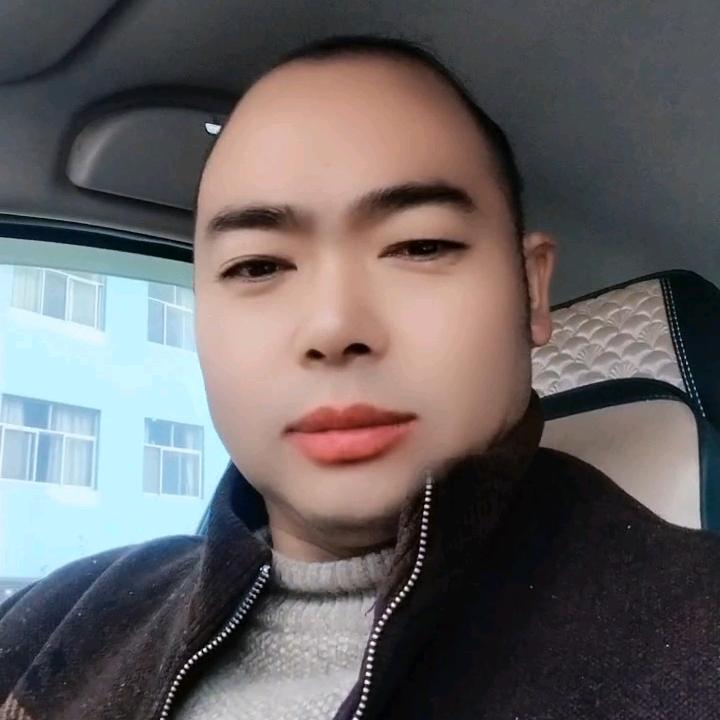 章平，单身一人