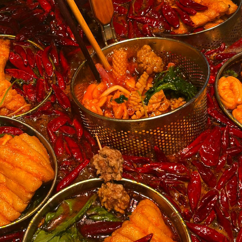 孝义喜梅重庆霞姐麻辣烫店（个体工商户）