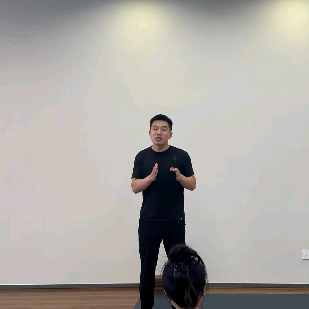 瑜伽策划廖老师