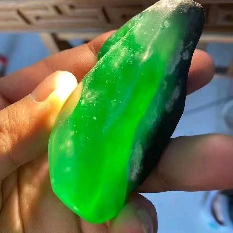 亚述矿业珠宝