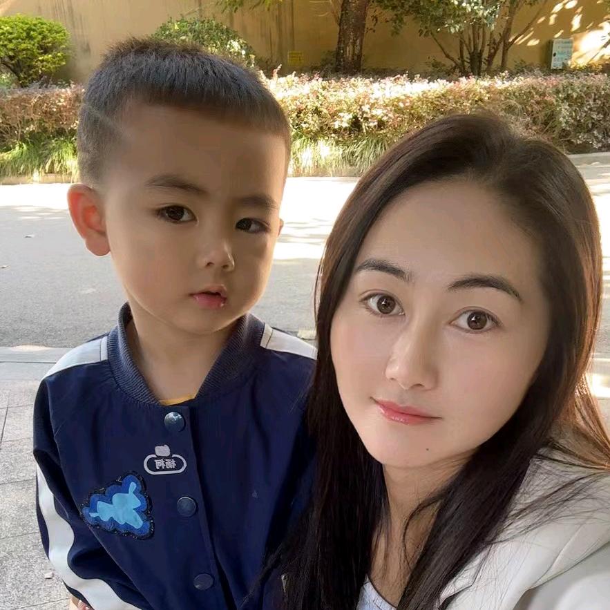 柯柯妈妈吖！