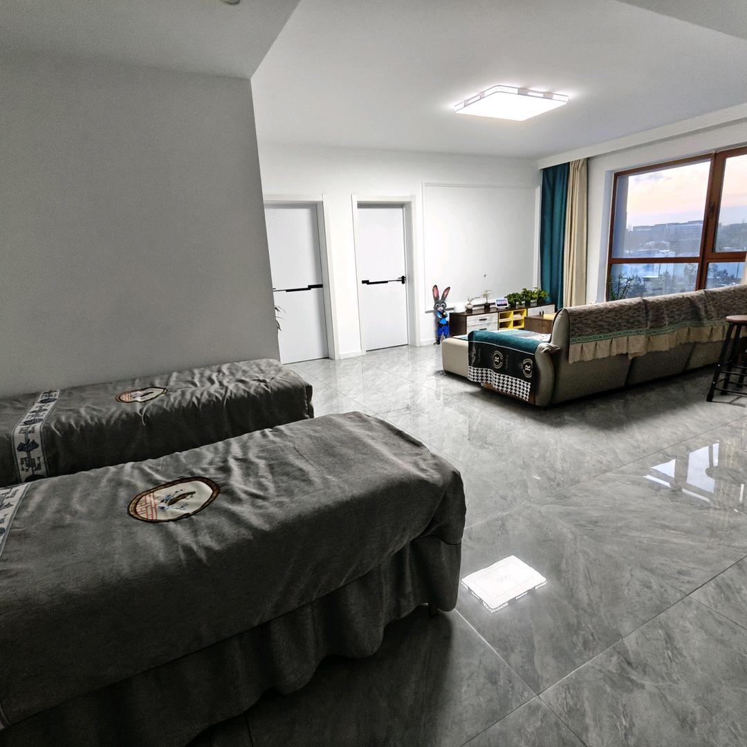 岭楠苗家·亮哥按摩工作室专用号