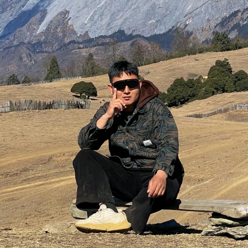 值保无人机-小何（吊运，打药）