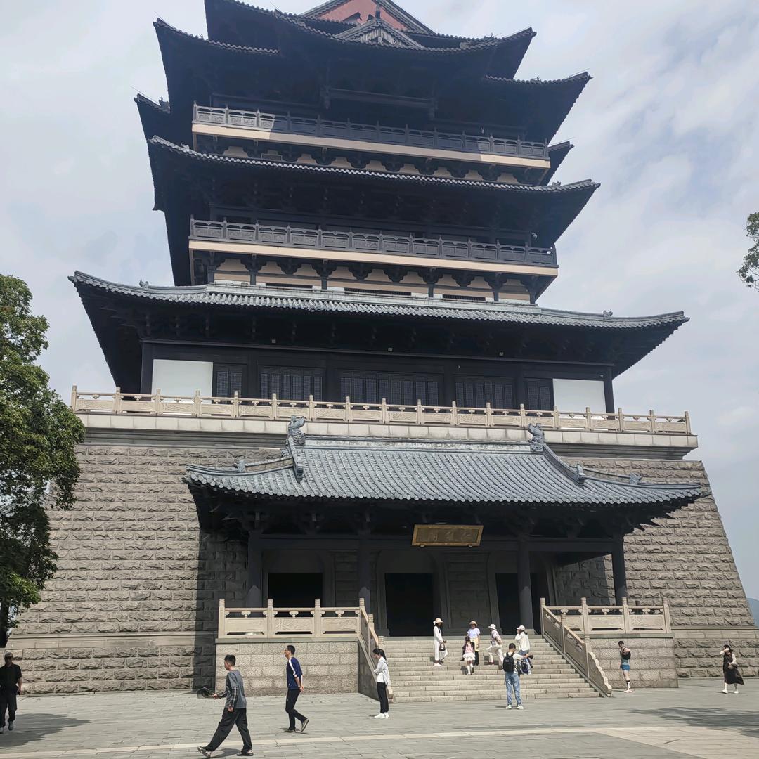 余生只搞钱。