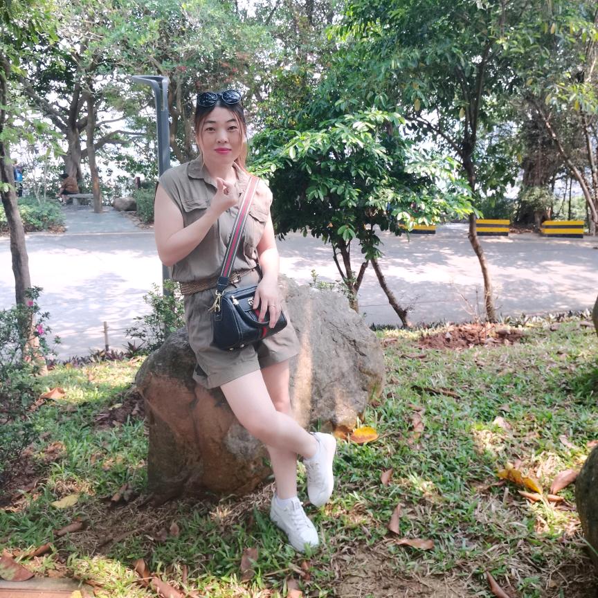 小艳（请不要连赞）
