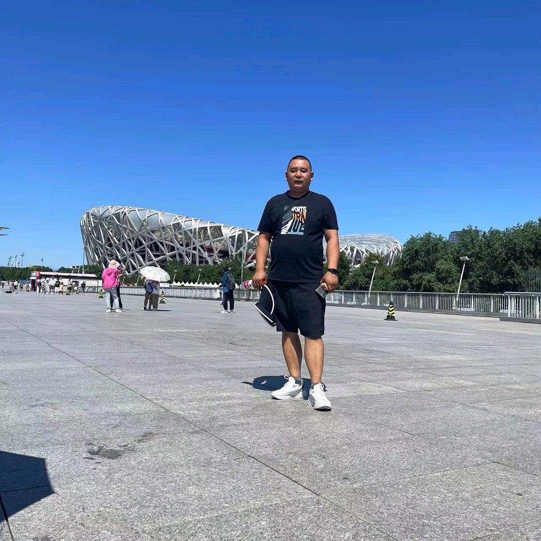 小嘿与大白