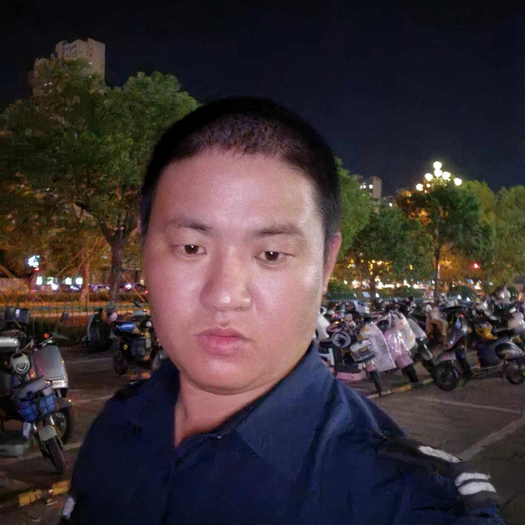 一名保安员。