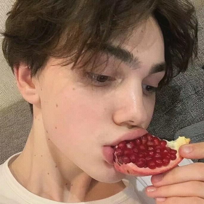 聕芠.