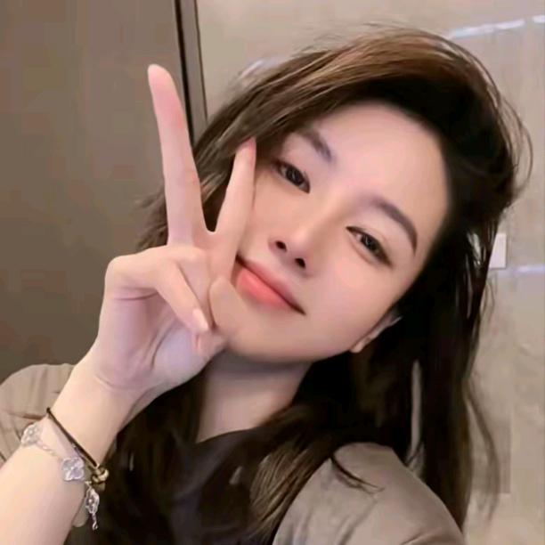 月月不吃鱼（时尚穿搭）