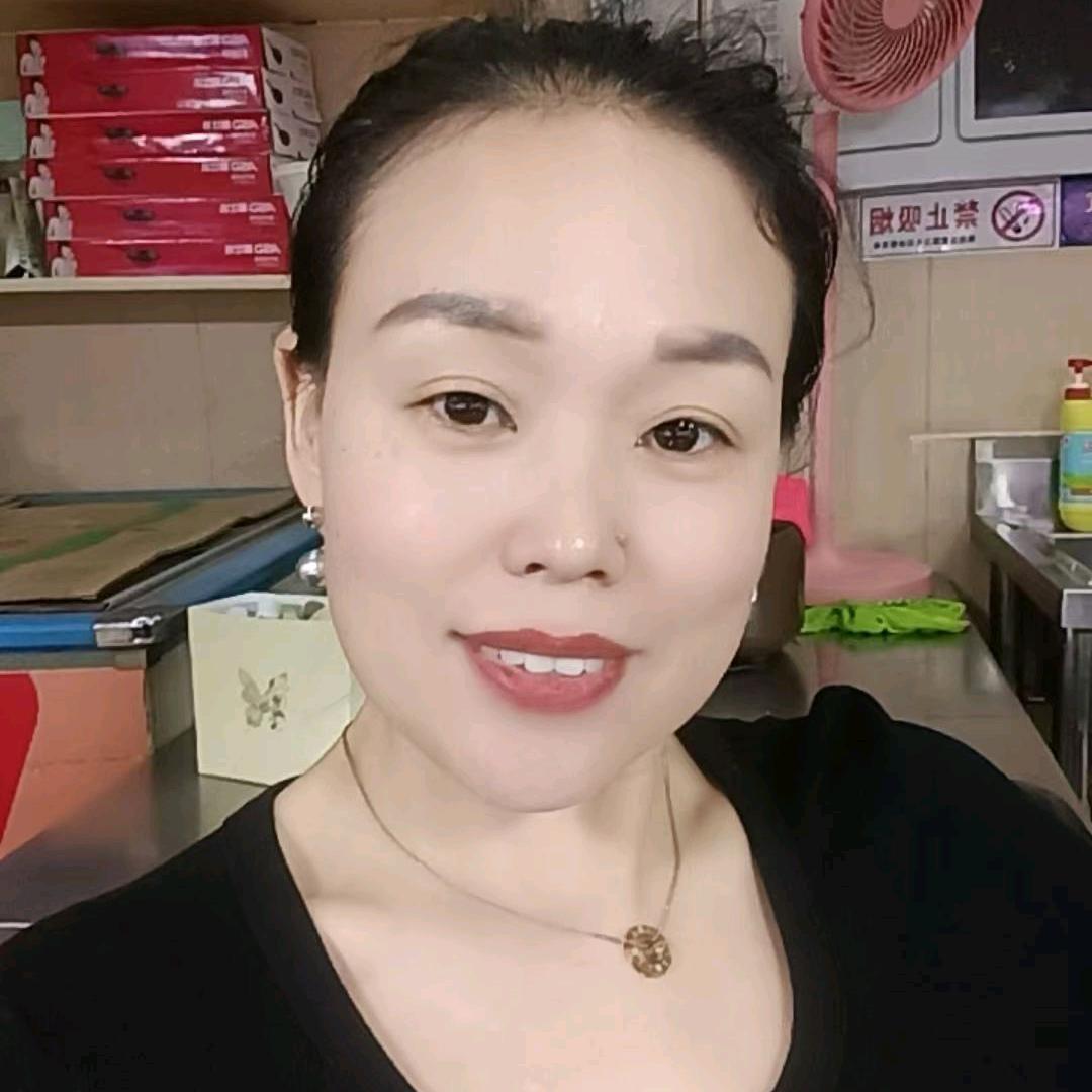就叫杨姐吧
