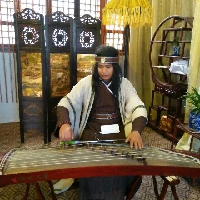 邹里怎么配