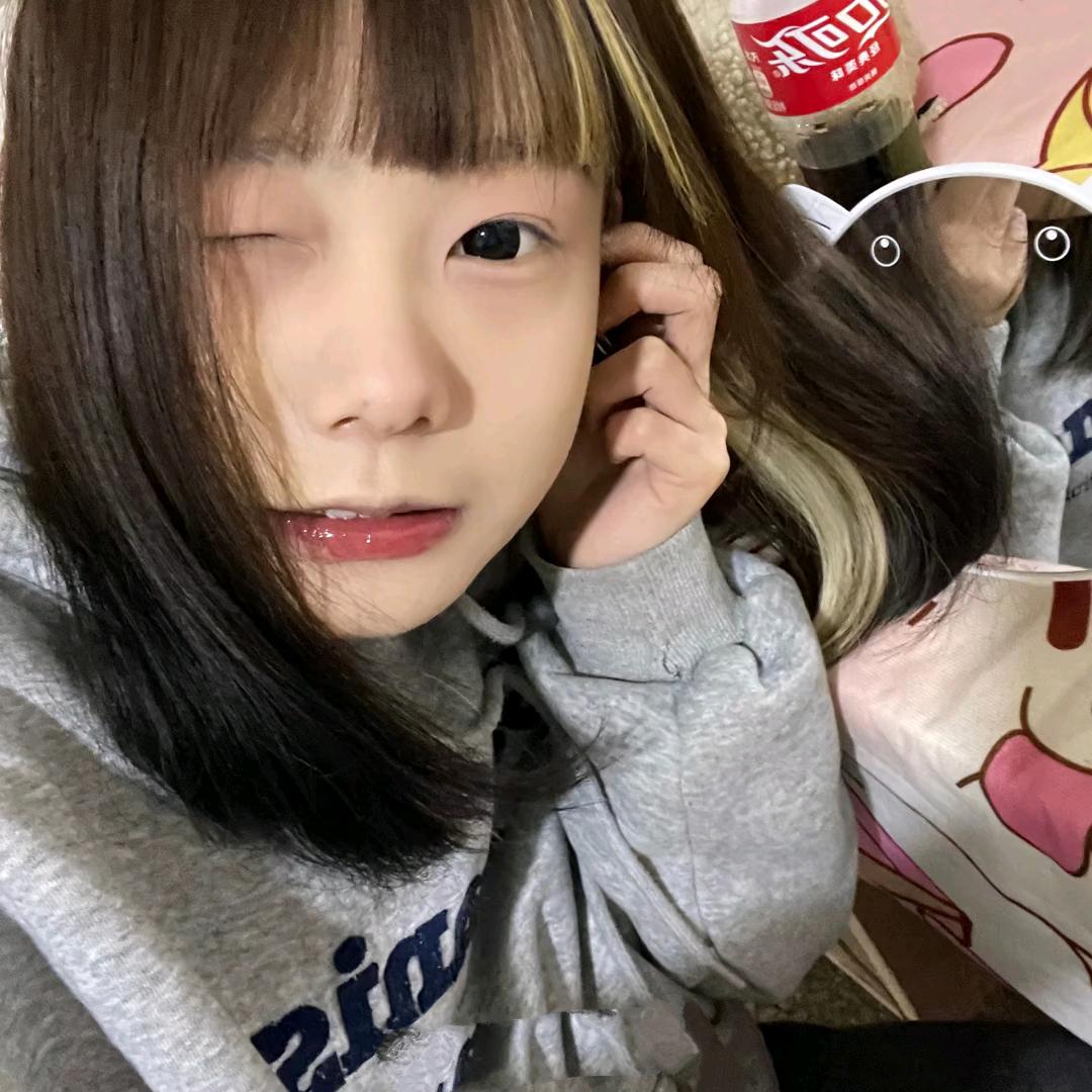 高琬茜.