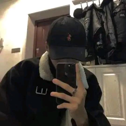 风中的背影