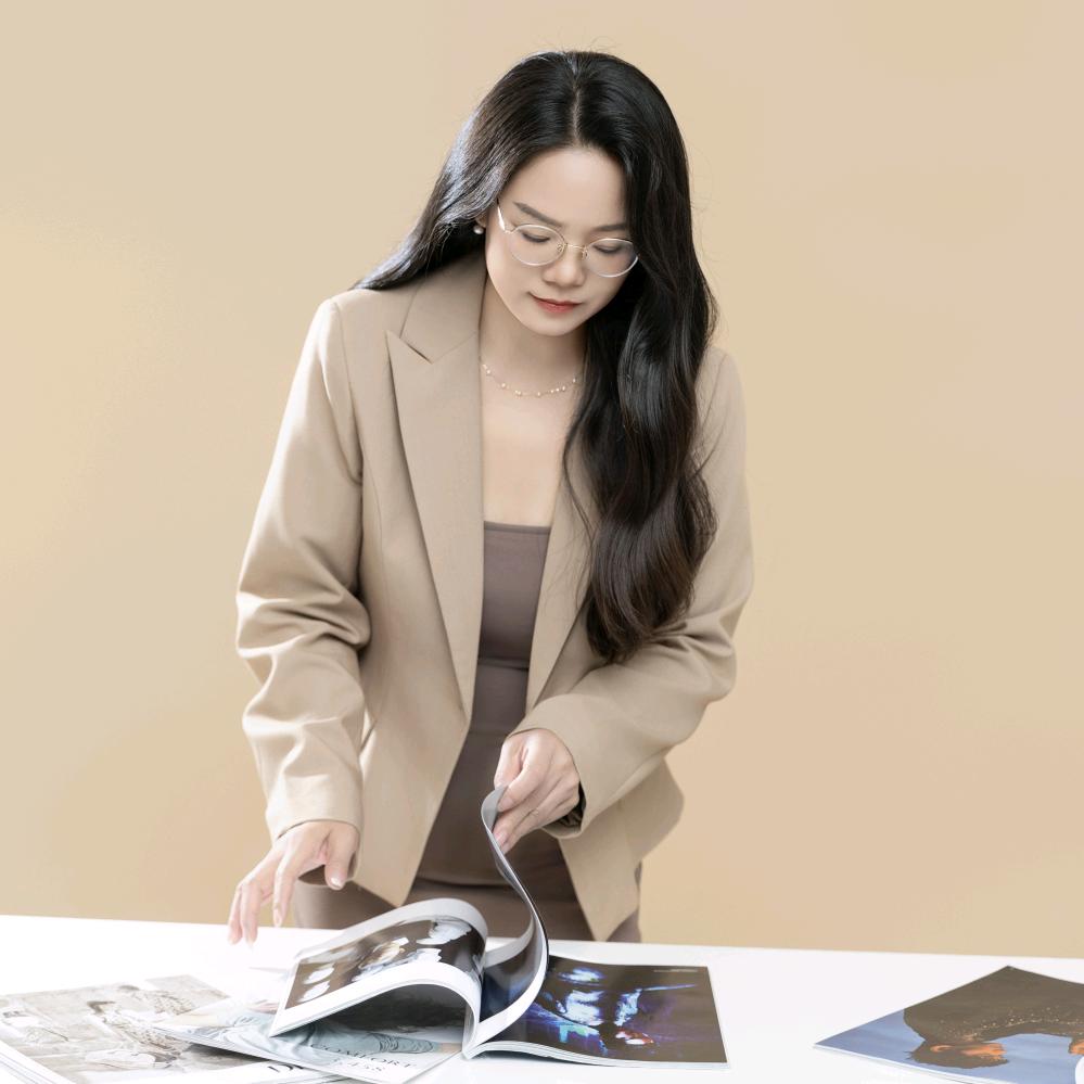 鸿运房产老板娘