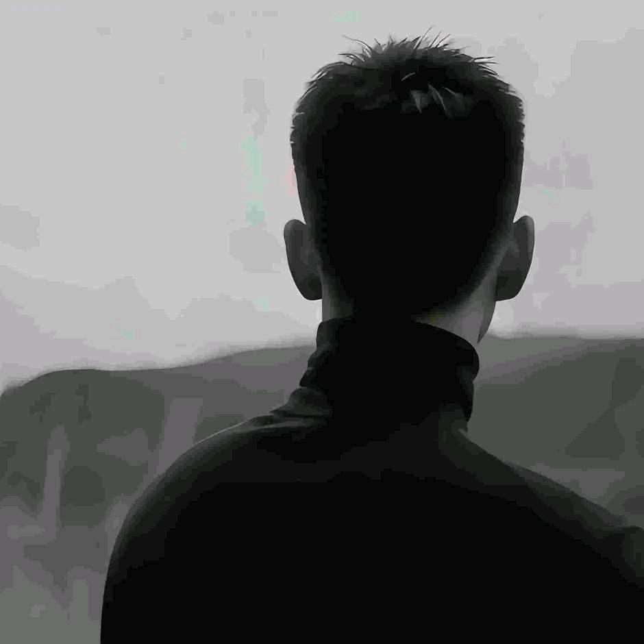 闲人、何先生