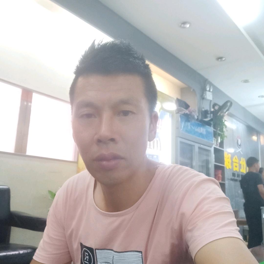 农村以鸟会友的大叔