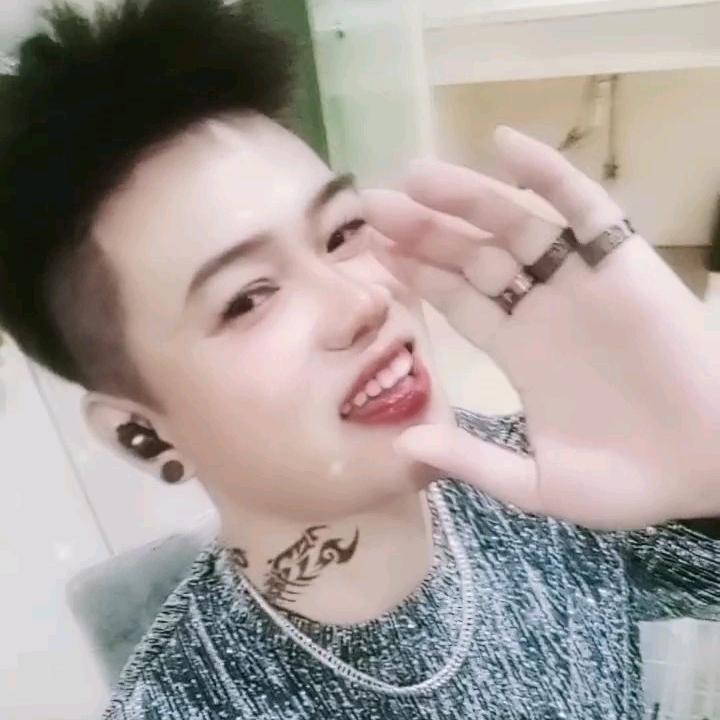 彝族小哥