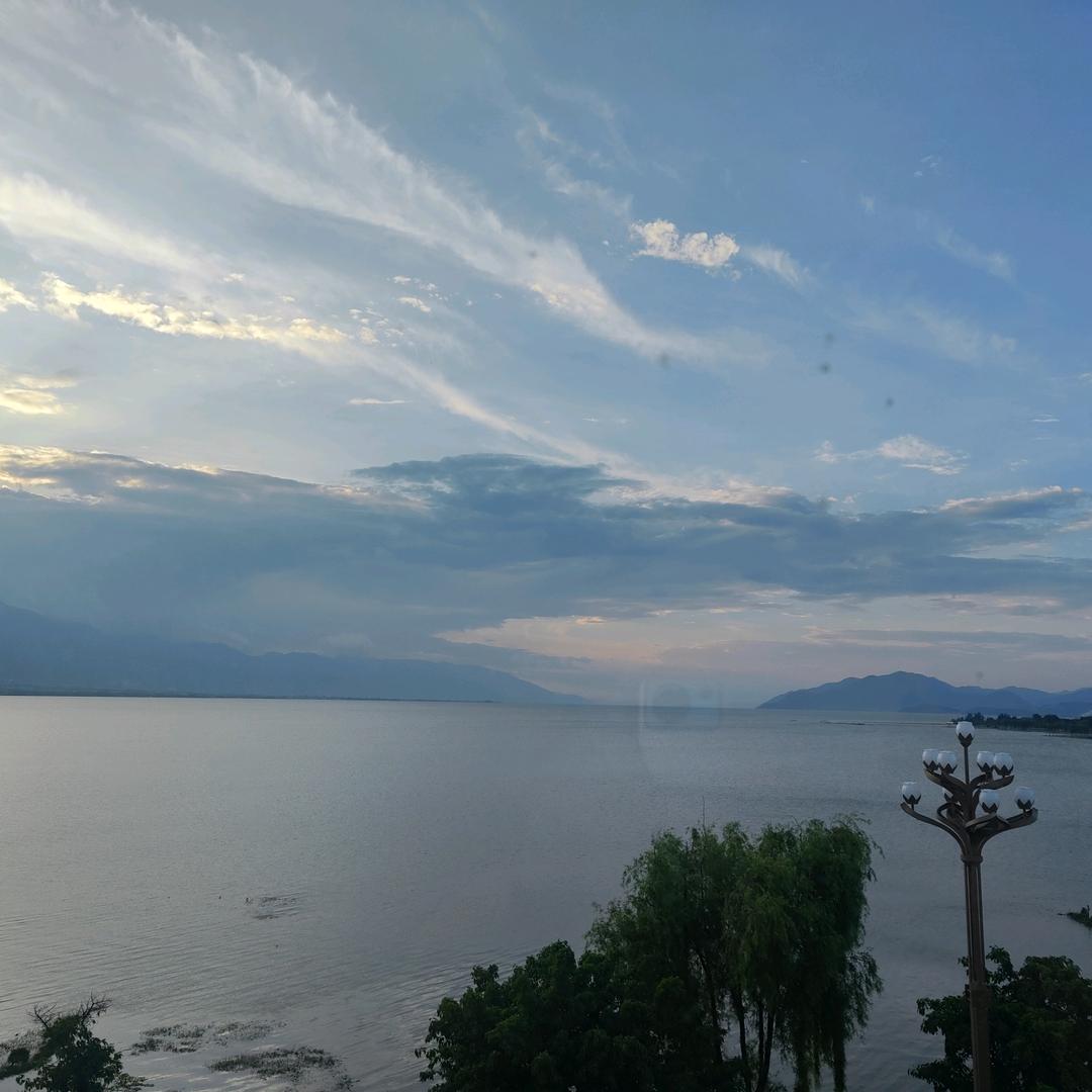 书南山十八弯桥头堡养生堂天然居