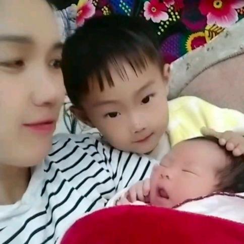 张宸赫，张铭赫、的nainai