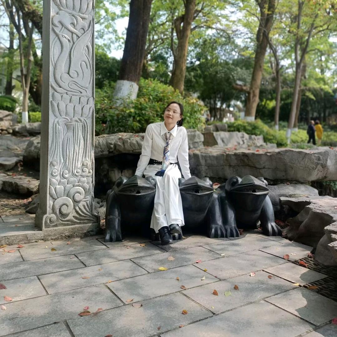 @꧁ 陌然浅笑 ꧂