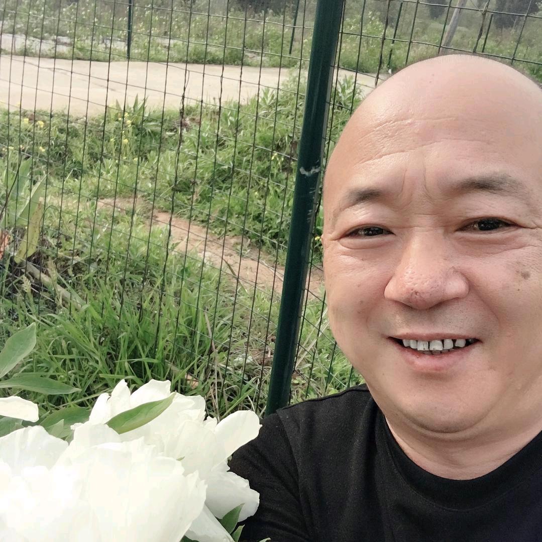成熟老男人，《可以私聊》💁🙅?