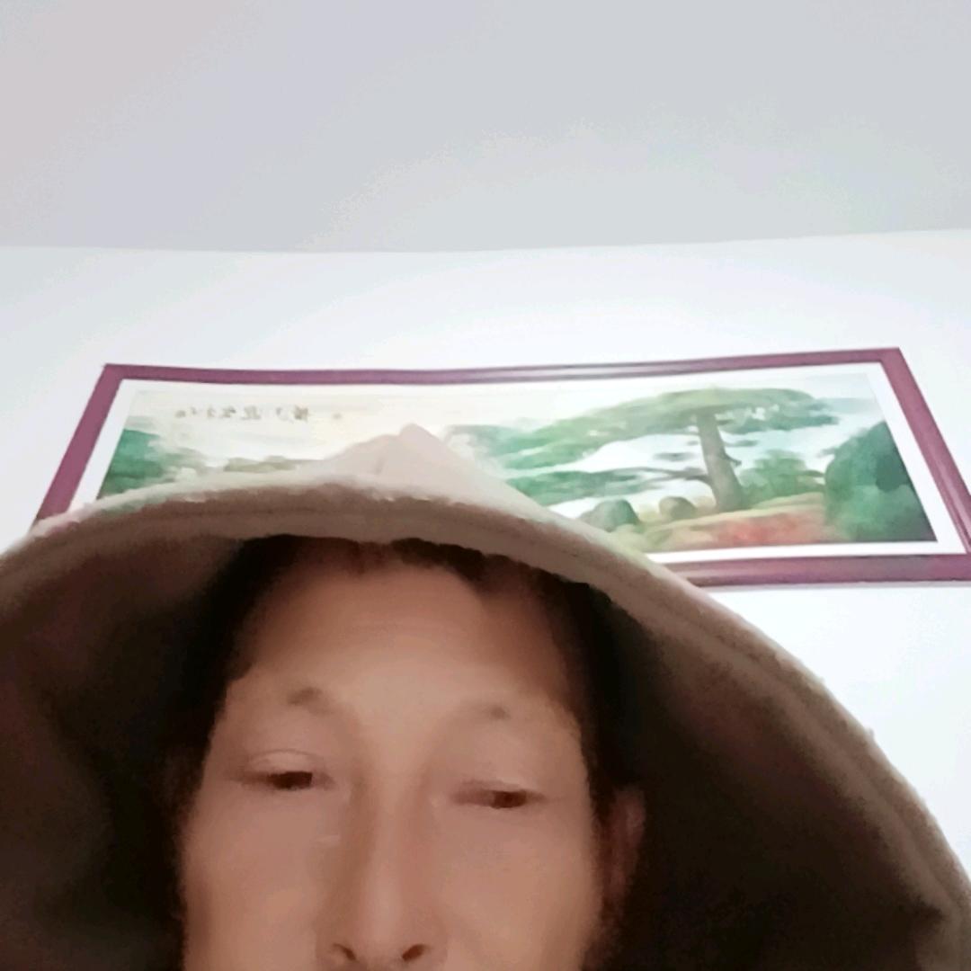 、：