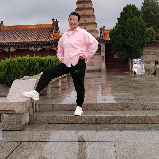 穆**