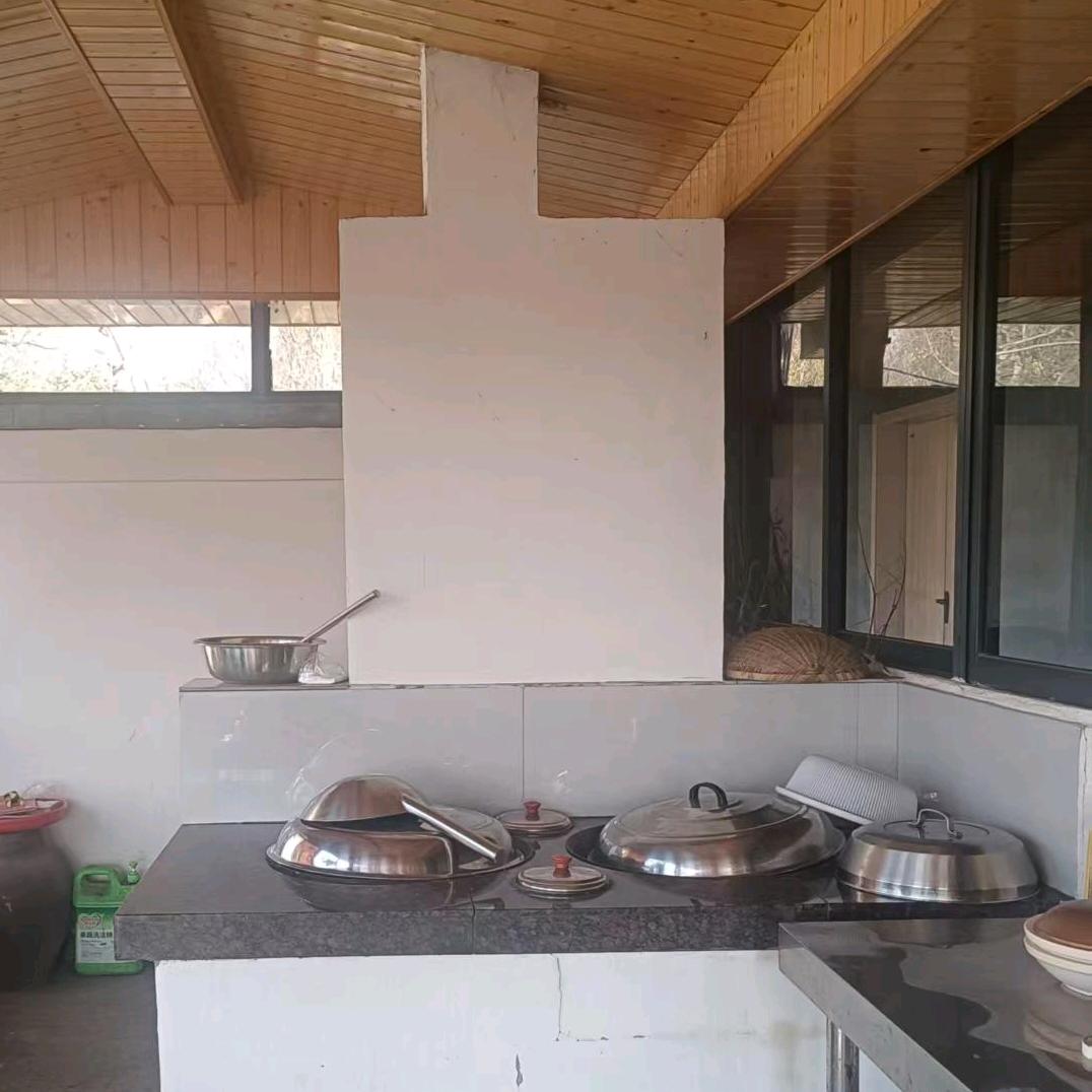 女汉子（清溪河龙酒店  ）