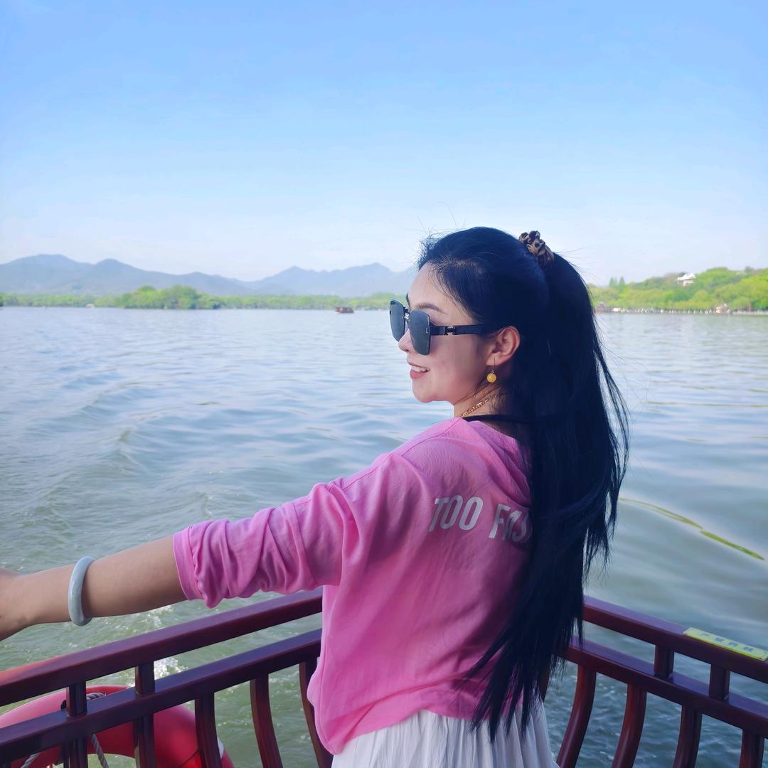 龙樽酒业老板娘