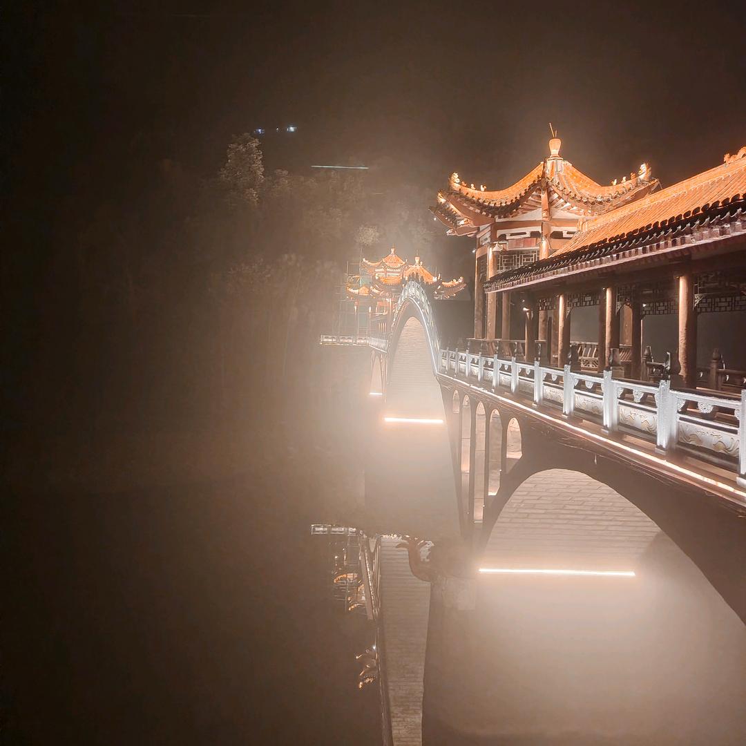 湖光秋色月涟涟