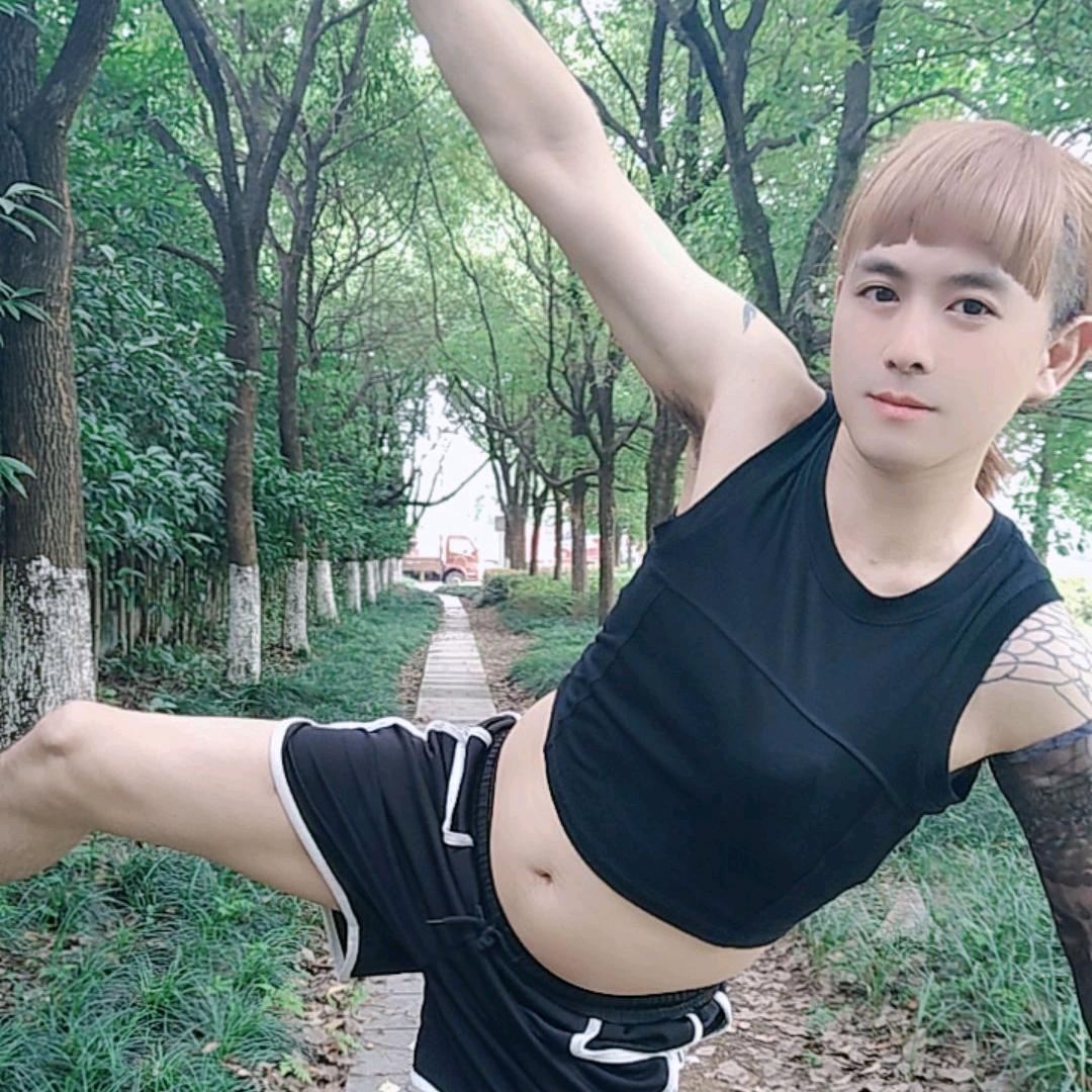 贵州老三（户外唱跳）