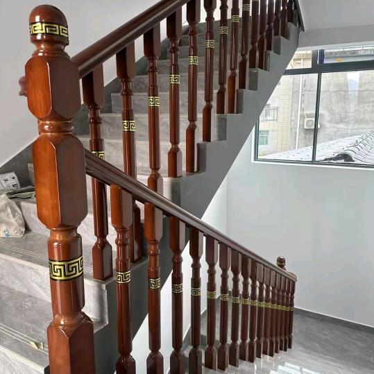 东至县官港实智龙木楼梯扶手