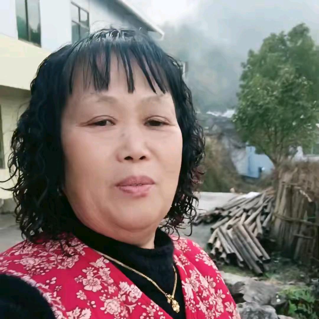 安云姐小号（湖南郴州的晚上9点十分开播）